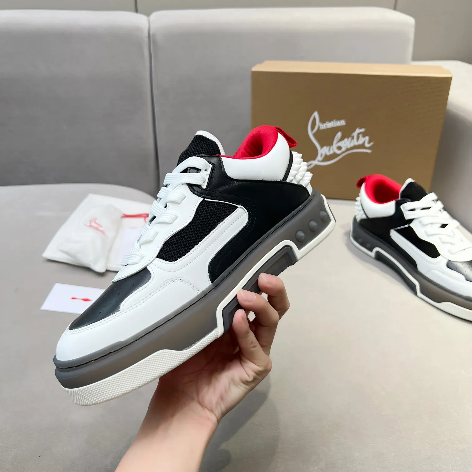 Men's shoes 💰700 🌹🌹🌹̋ Wang Junkai Yang Mi Xu Kai Zhang Jingyi Ding Chengxin Chen Muchi Wang Ziyi Same style Christian Louboutin 2024 [New product] ASTROLOUBI unisex thick-soled sports shoes red-soled shoes perfectly integrate fashion and sports, The fabrics are made of luxurious calfskin, soft suede, smooth satin and laminated leather, and the back is decorated with classic rivets. The interior is blended with a knitted tongue for added durability, breathability and quick-drying comfort. The outsole is made of a combination of EVA foam and imported rubber, and the colorful CL iconic letters on the side of the outsole show the brand's unique style. It is a ceiling-level comfortable skate shoe! ! ! Available in multiple colors, women’s sizes 35–40, men’s sizes 39–45